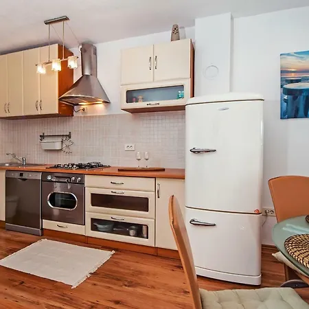 Thalassa Apartment