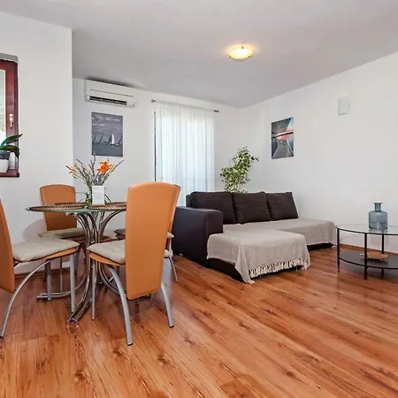 Thalassa Apartment *