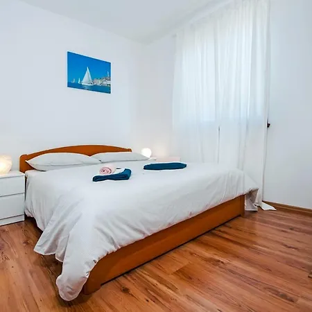 Thalassa Apartment *