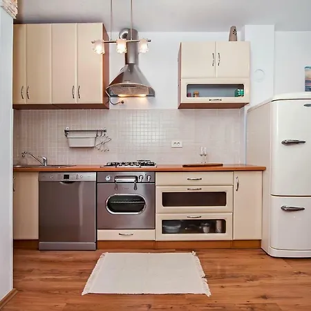 Thalassa Apartment *